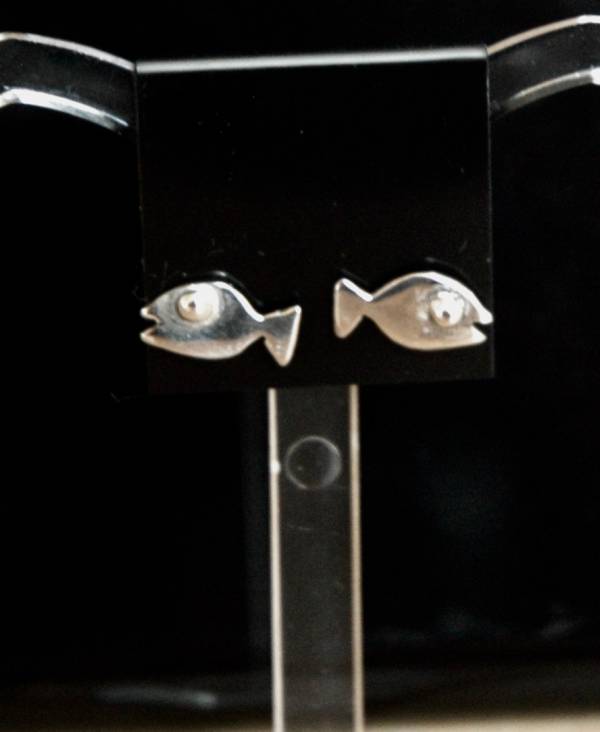 - a by Hart-Star Unlimited Jewellery, measuring 1 x 1 cm (H x W) £48